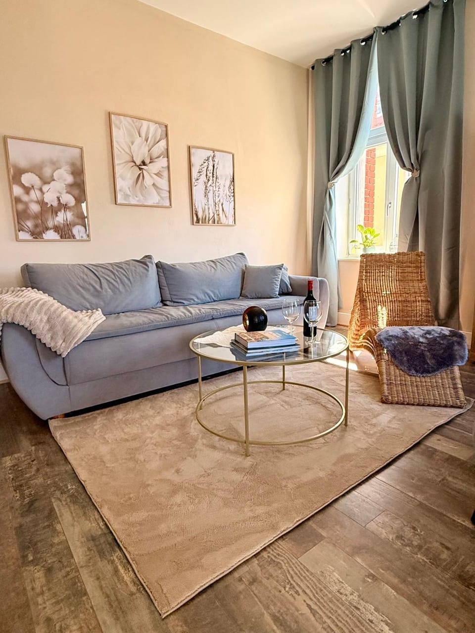 Living room, Seating area