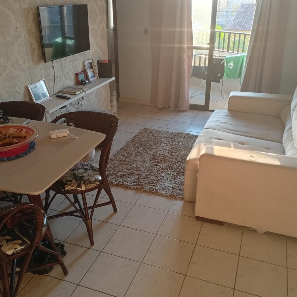 LINDO APARTAMENTO VILA CAIÇARA PRAIA GRANDE SP, 2 QUARTOS, 1 SALA, 1 COZINHA, AR CONDICIONADO EM 1 DOS QUARTOS, MAQUINA DE LAVAR ROUPA, SACADA COM REDe Apartment in State of São Paulo