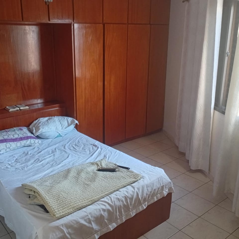 LINDO APARTAMENTO VILA CAIÇARA PRAIA GRANDE SP, 2 QUARTOS, 1 SALA, 1 COZINHA, AR CONDICIONADO EM 1 DOS QUARTOS, MAQUINA DE LAVAR ROUPA, SACADA COM REDe Apartment in State of São Paulo