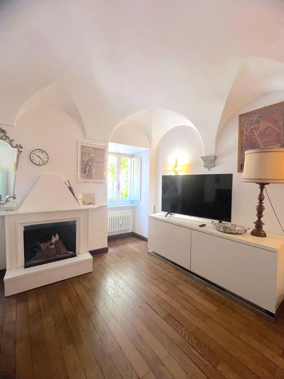 TV and multimedia, Seating area