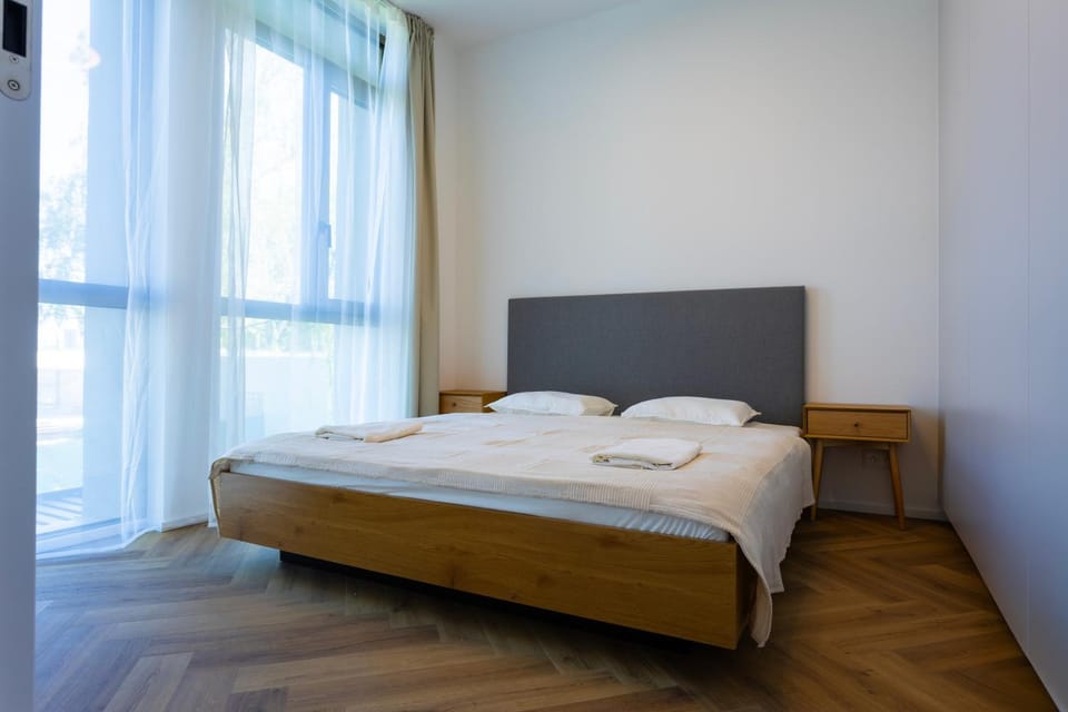Bedroom, air conditioner