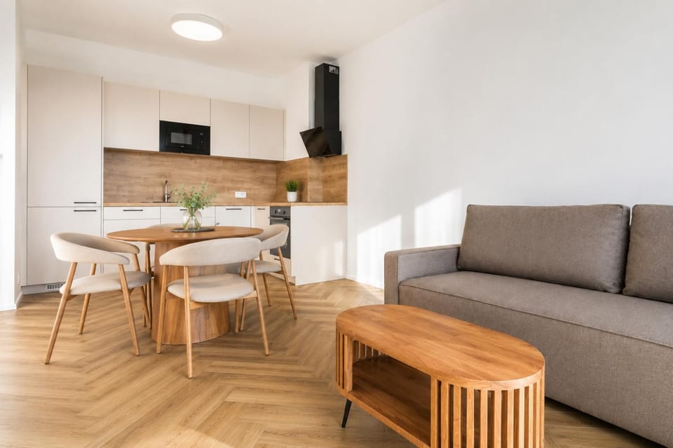 TV and multimedia, Kitchen or kitchenette, Living room, Seating area, Dining area
