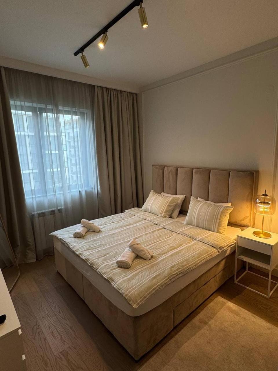 BW Scala Walk to Galerija with Private Parking Apartment in Belgrade
