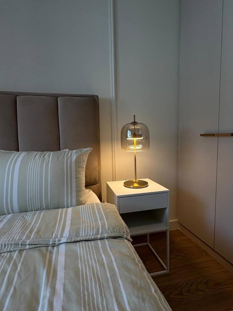 BW Scala Walk to Galerija with Private Parking Apartment in Belgrade