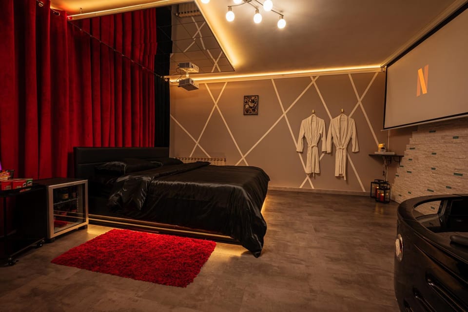 Bed, TV and multimedia, Living room, Photo of the whole room, Bedroom