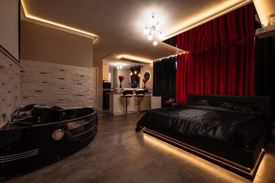 Bed, Living room, Photo of the whole room, Bedroom