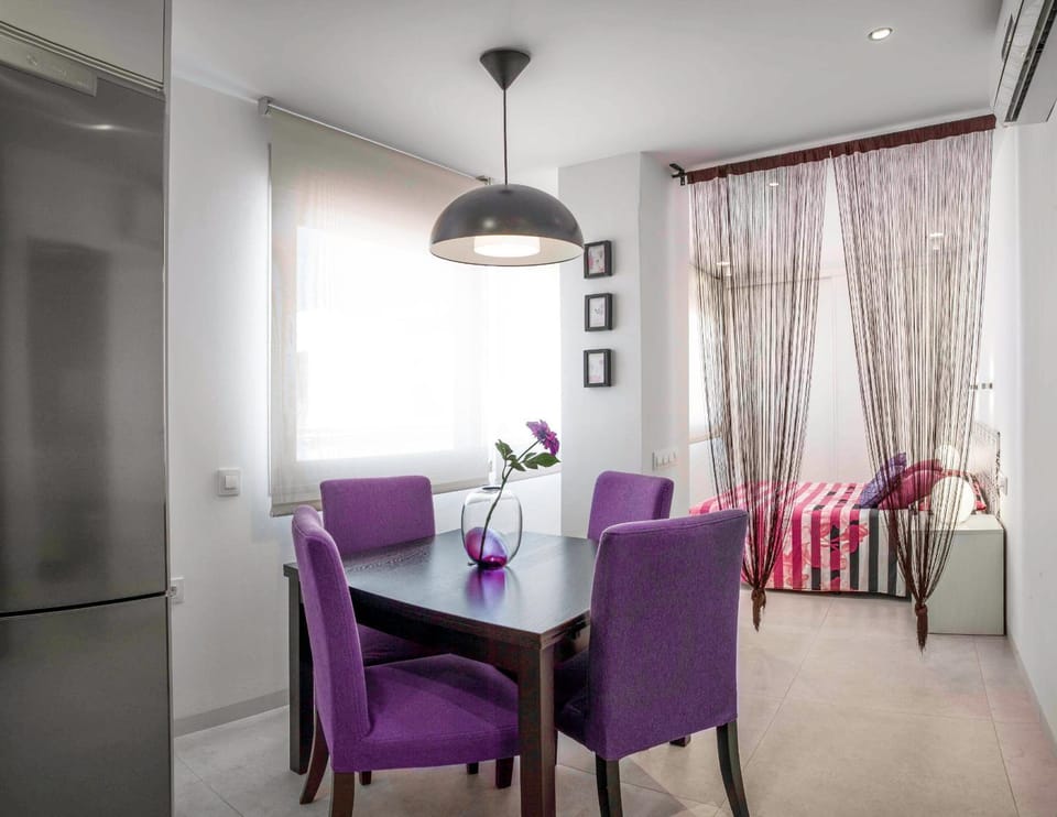 Bed, Dining area