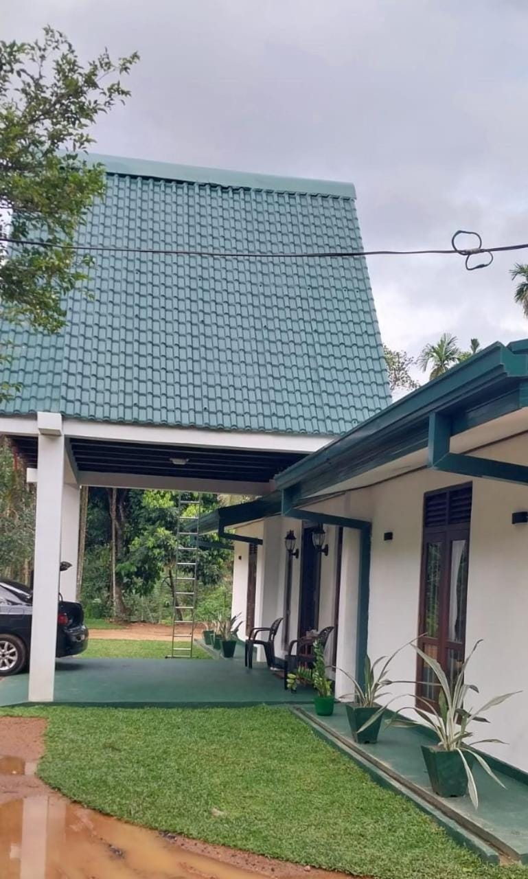 Mist Mountain Hiking Base Nature lodge in Sri Lanka