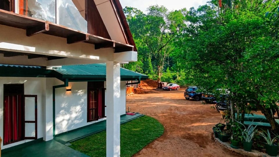 Mist Mountain Hiking Base Nature lodge in Sri Lanka
