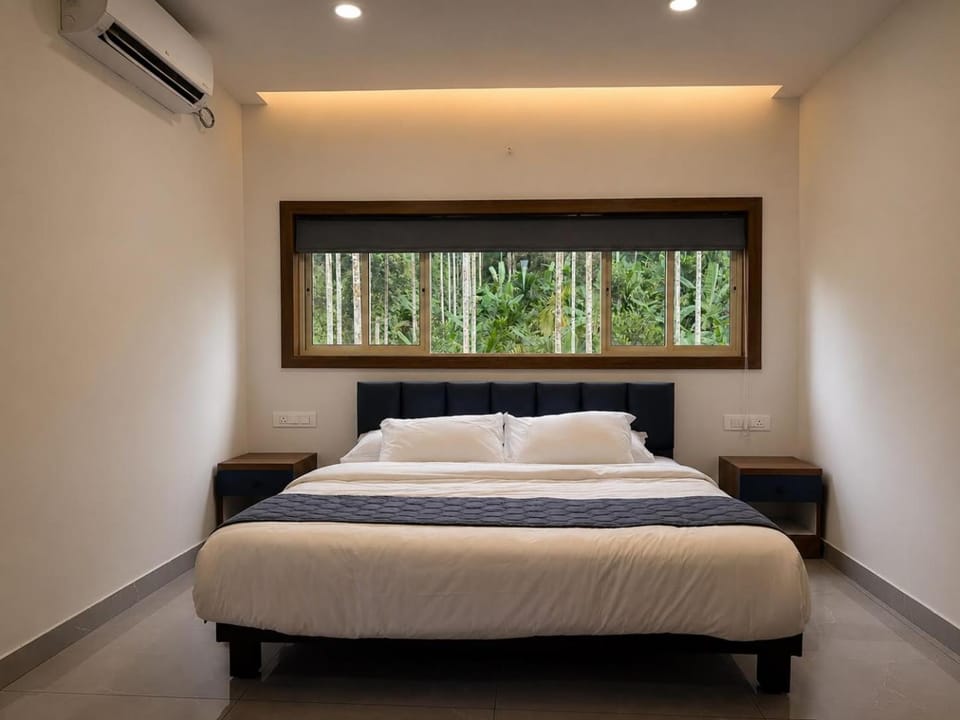 Photo of the whole room, air conditioner