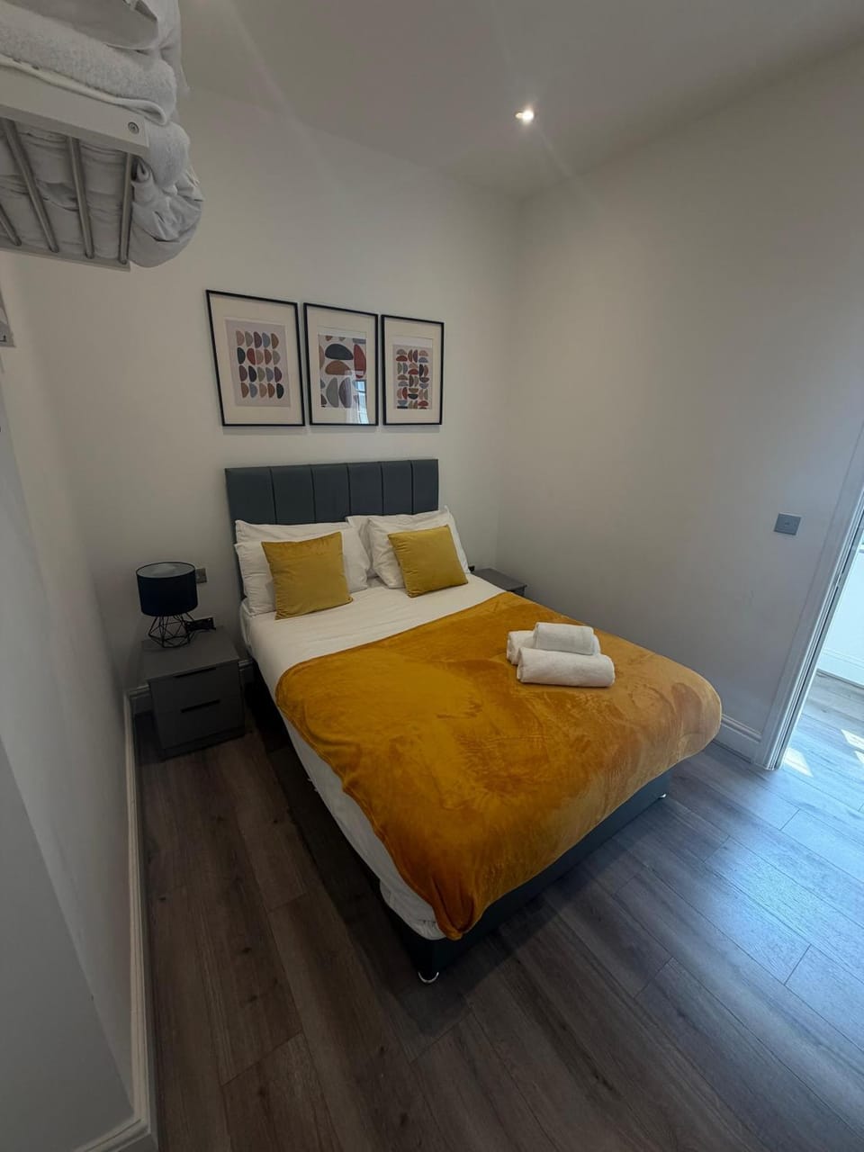 Photo of the whole room, Bedroom