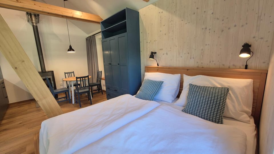 Bed, Photo of the whole room