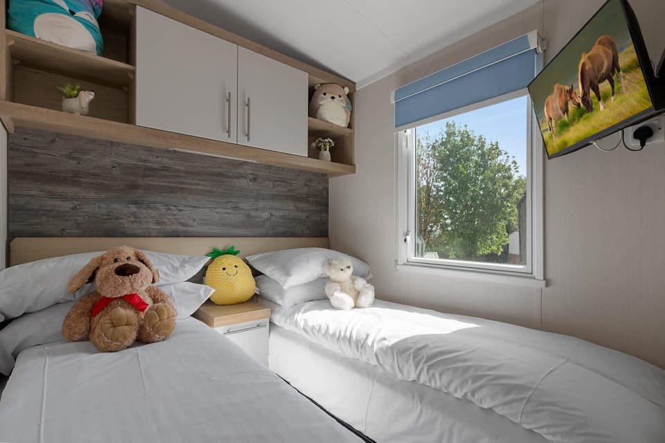 Bed, Fishing, TV and multimedia, View (from property/room), Bedroom, Swimming pool, internet, pet friendly
