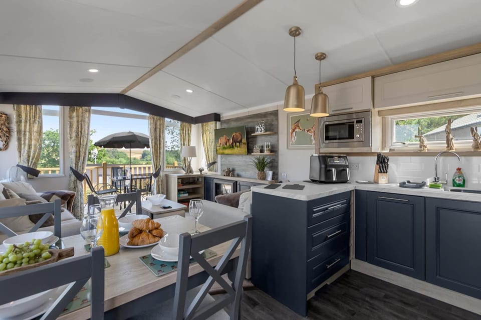 Fishing, TV and multimedia, Living room, Seating area, Dining area, Swimming pool, dishwasher, microwave, pet friendly, kitchen
