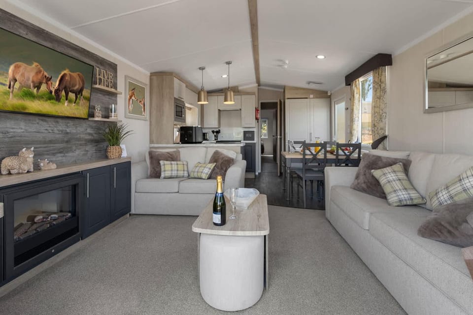 Fishing, TV and multimedia, View (from property/room), Living room, Seating area, Dining area, Swimming pool, internet, pet friendly