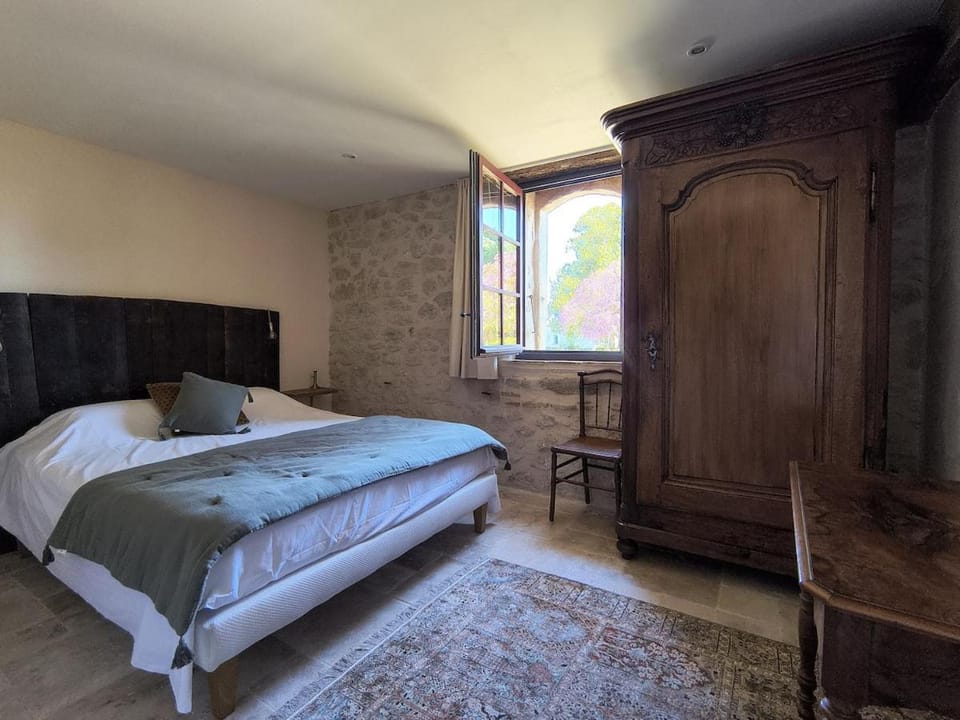 Bed, Photo of the whole room