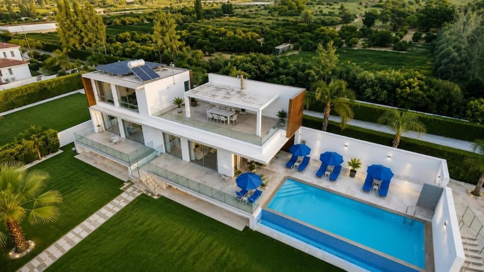 Ocean Breeze Club-Villa Mare Villa in Paphos District