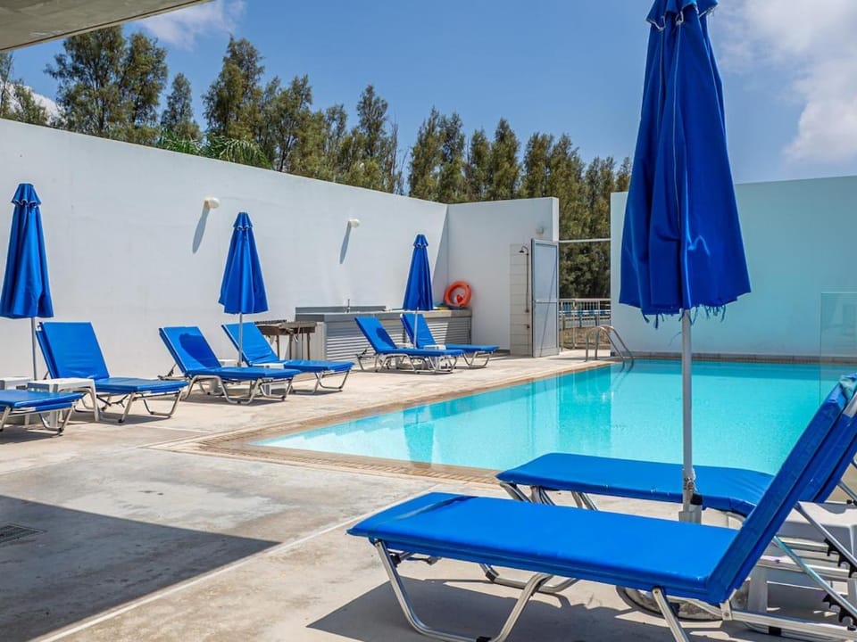 Ocean Breeze Club-Villa Mare Villa in Paphos District