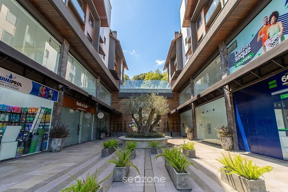Facade/entrance, Area and facilities