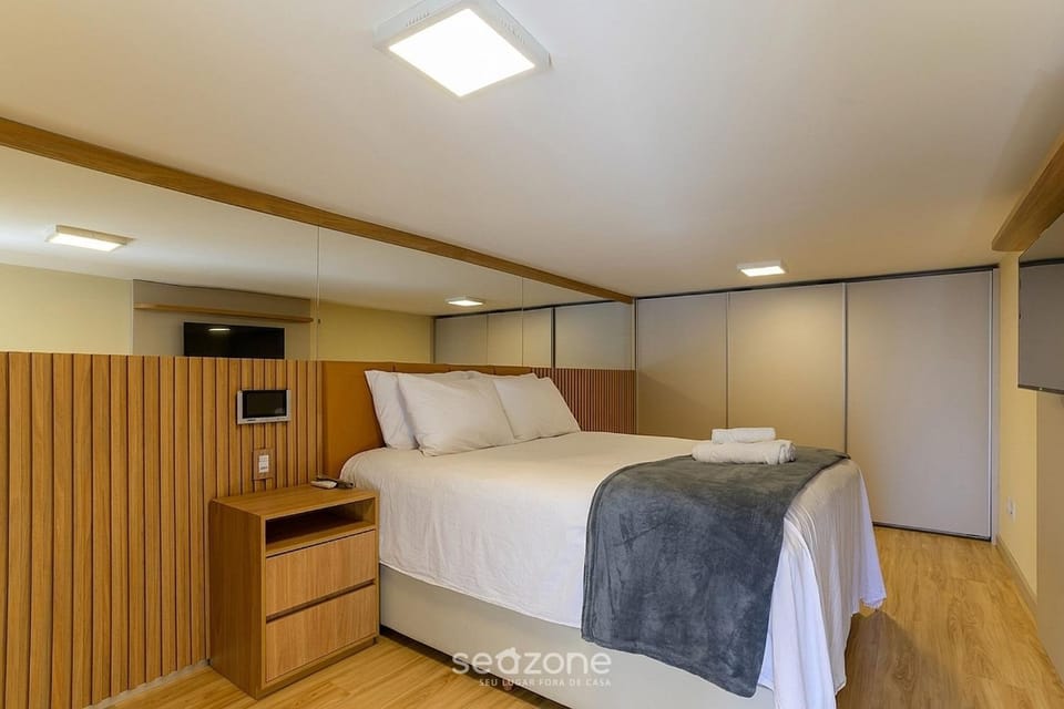 Bed, TV and multimedia, Bedroom