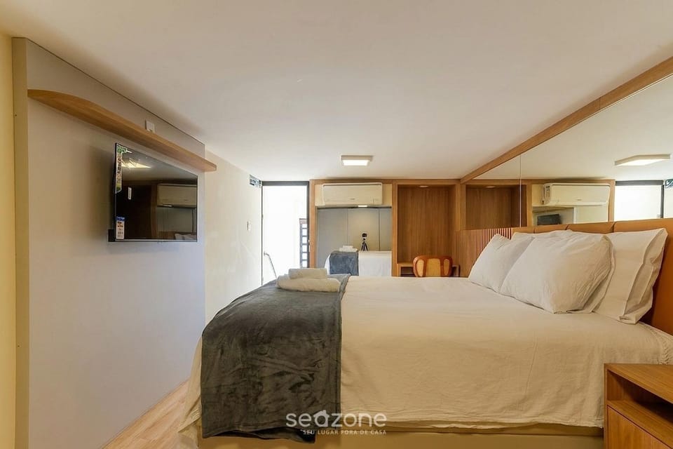Bed, TV and multimedia, Bedroom