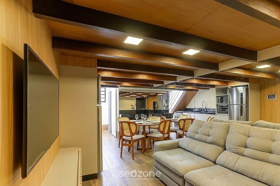 TV and multimedia, Kitchen or kitchenette, Living room, Seating area, Dining area