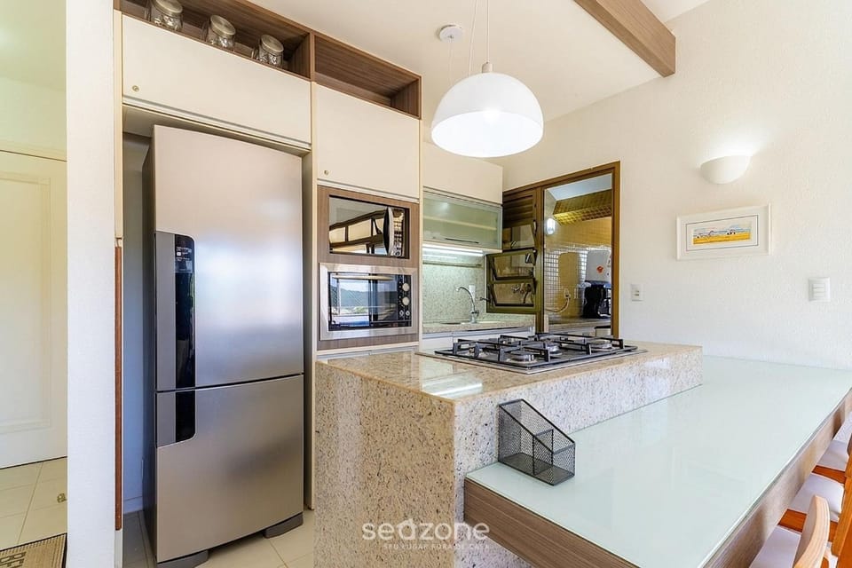 Kitchen or kitchenette, Dining area, Mountain view, Pool view