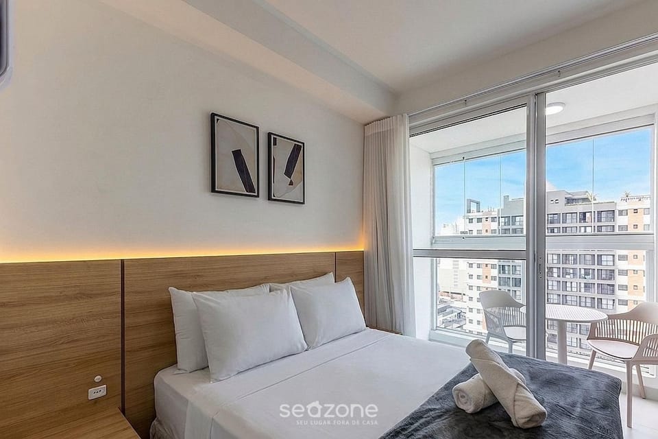 Balcony/Terrace, Seating area, Bedroom, City view