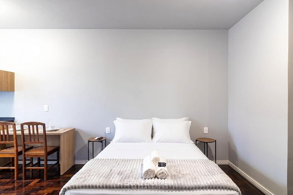 Bed, Dining area, Bedroom