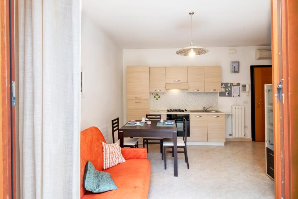 Kitchen or kitchenette, Living room, Dining area, Communal kitchen