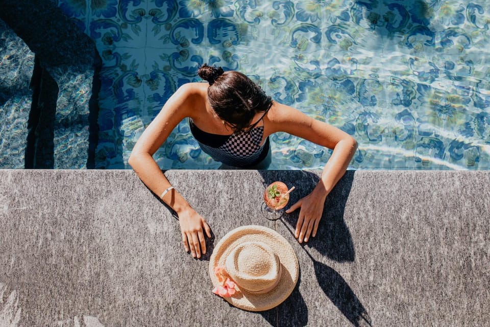 Balcony/Terrace, Pool view, Drinks, Alcoholic drinks, Non alcoholic drinks