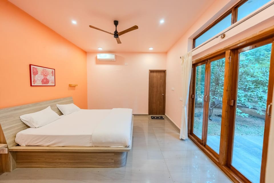 Photo of the whole room, Bedroom, air conditioner