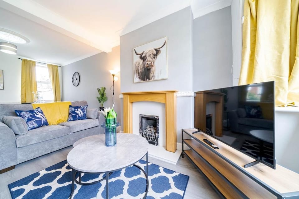 Sleeps 5, Free Parking, Stylish Spacious Home Apartment in Hull