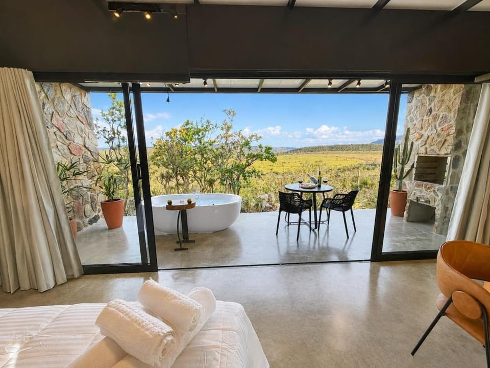 View (from property/room), Balcony/Terrace, Photo of the whole room, Bedroom, Mountain view