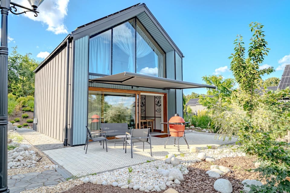 Property building, Spring, Garden, View (from property/room), Balcony/Terrace, Garden view