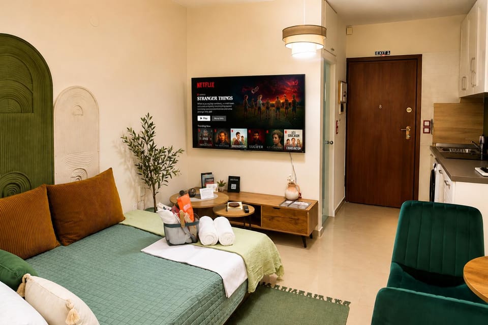 TV and multimedia, Living room, Seating area