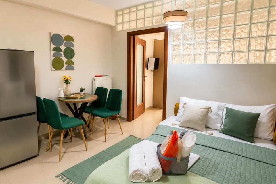 Bed, Photo of the whole room, Dining area