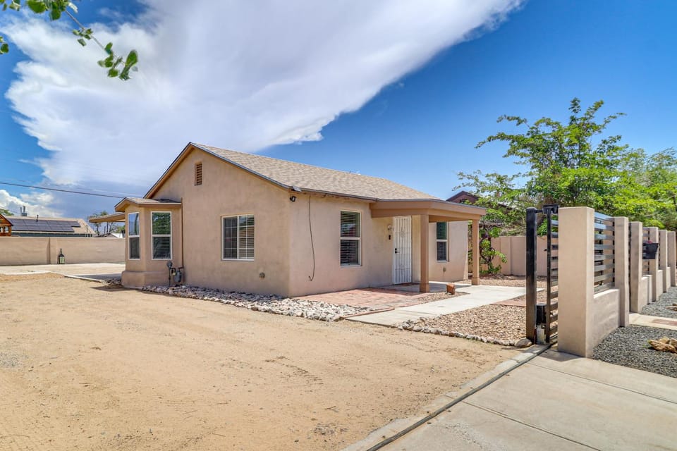 2 Mi to Old Town ABQ! Remodeled Retreat w/ Yard House in Albuquerque