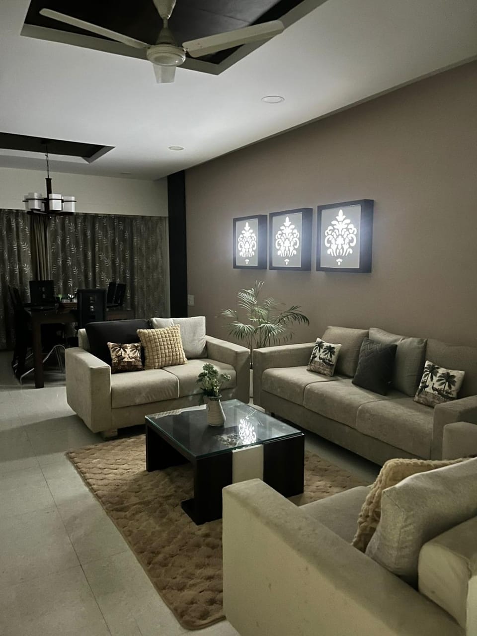 Spacious 4 BHK flat- 4 Beds Apartment in India