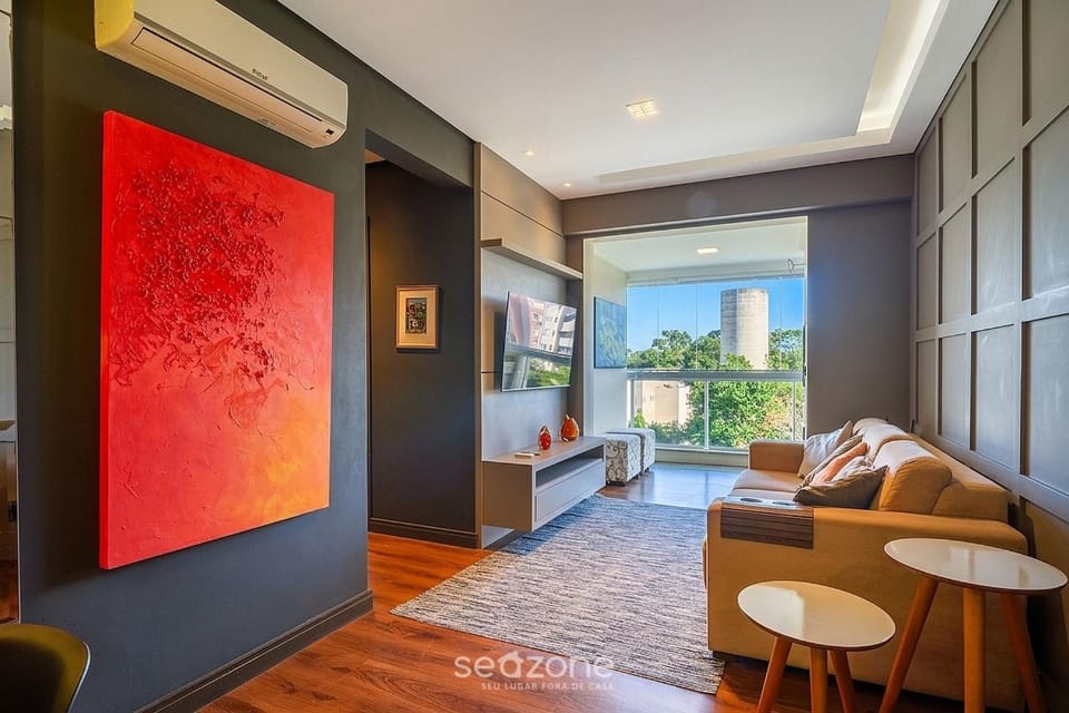 TV and multimedia, Living room, City view