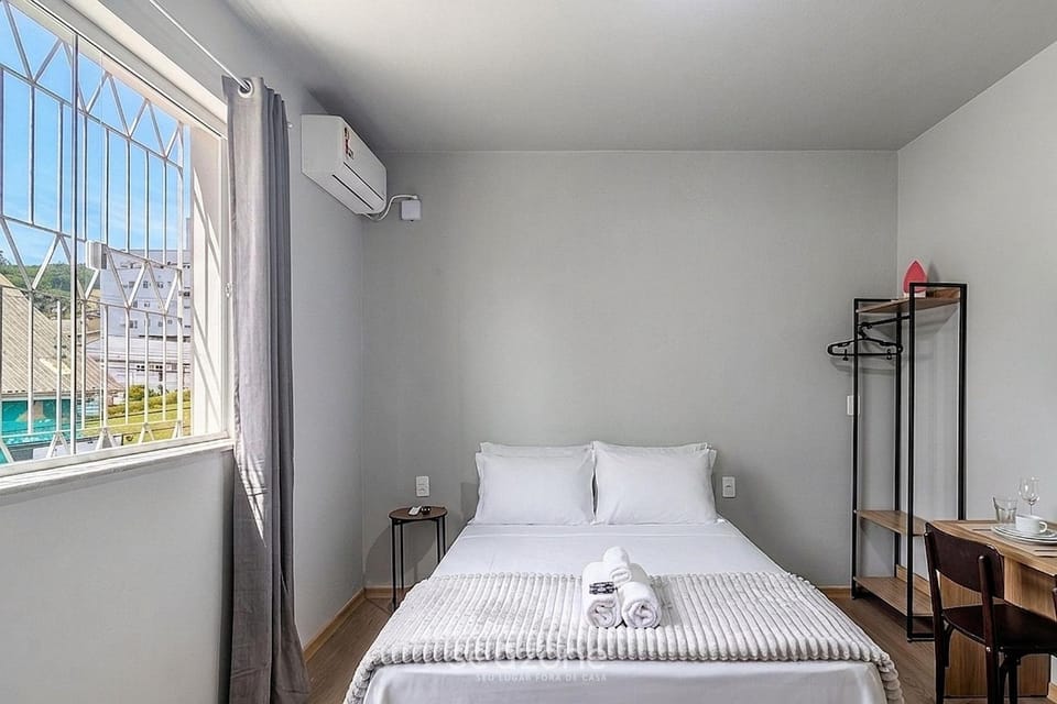 Bed, TV and multimedia, View (from property/room), Seating area, Bedroom
