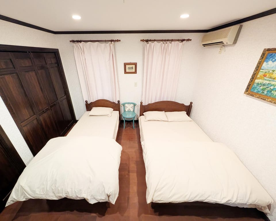 Bed, Bedroom, air conditioner