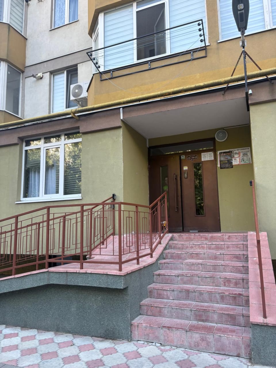 Facade/entrance