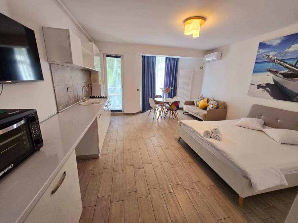 Horizon Studio Azizi - Beach Pool & Spa Resort Apartment in Constanța County
