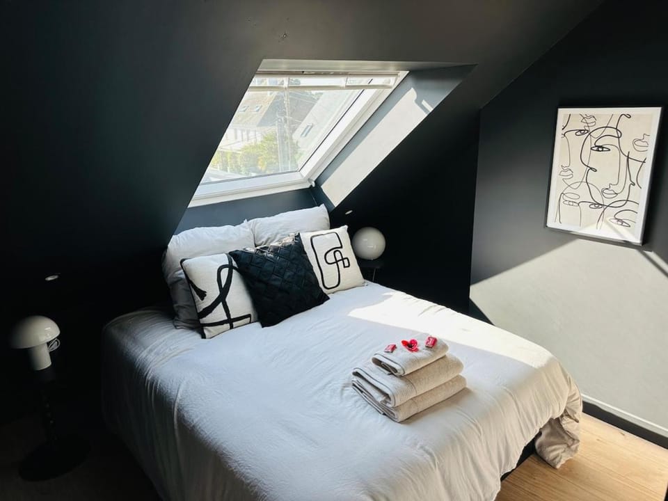 Signature Suites - 16 personnes - 7 suites - 7 salles d'eau House in Rennes