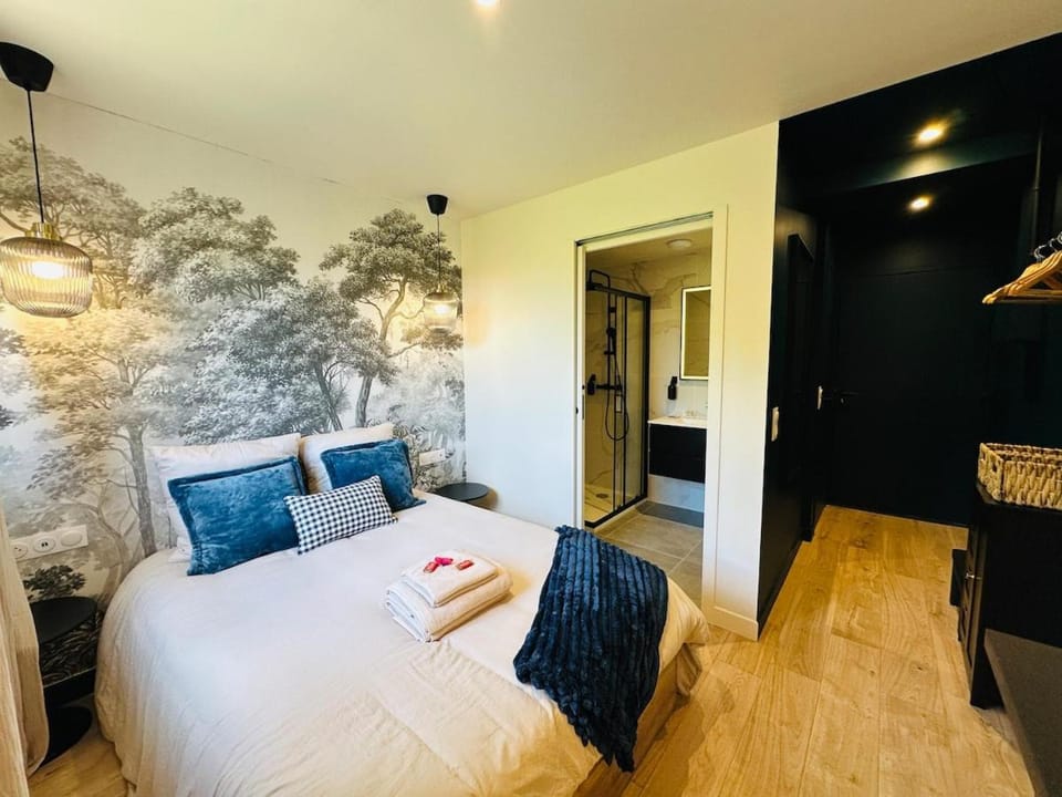 Signature Suites - 16 personnes - 7 suites - 7 salles d'eau House in Rennes
