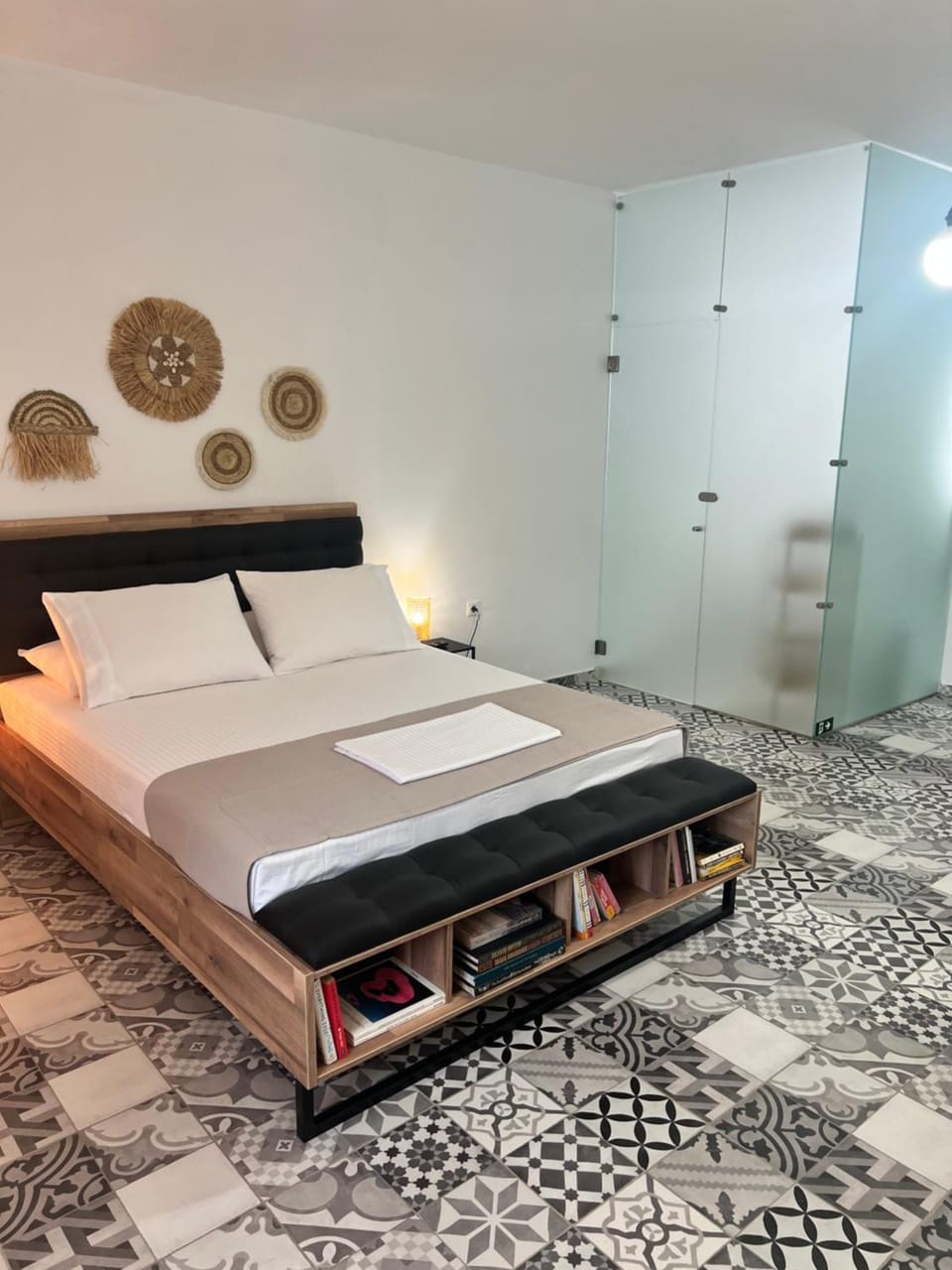 Bed, Bathroom