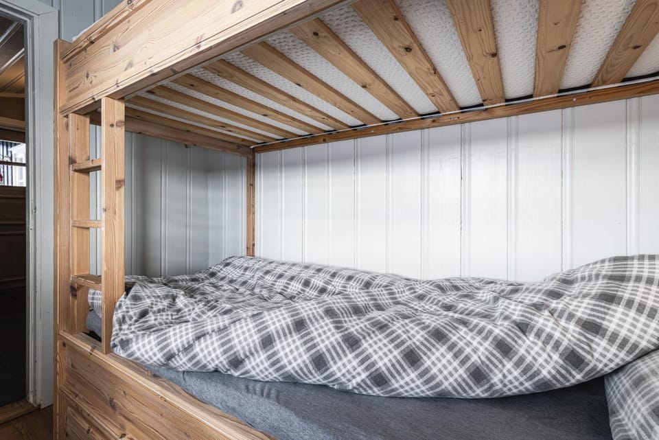 Bedroom, bunk bed