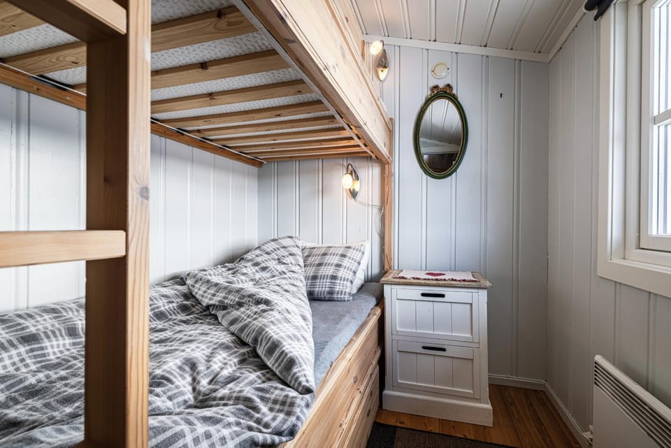 Bed, Bedroom, bunk bed