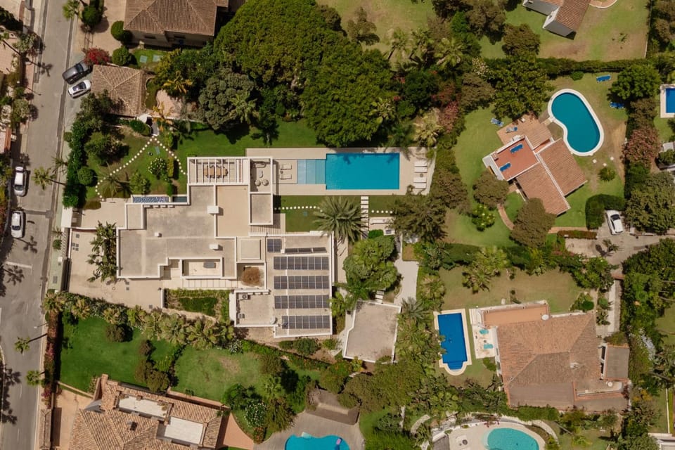 Property building, Bird's eye view, Garden, Swimming pool
